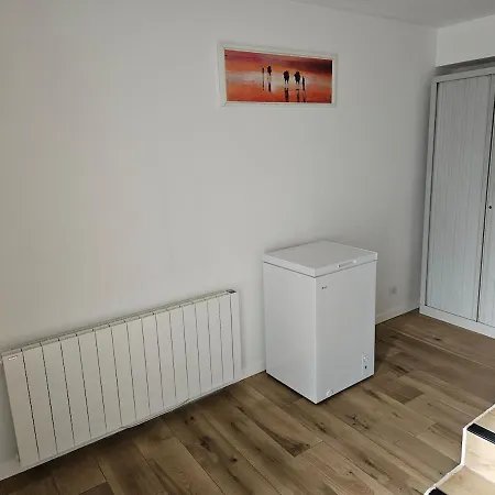 アパート Spacieux Avec Jacuzzi Et Sauna レンバッハ
