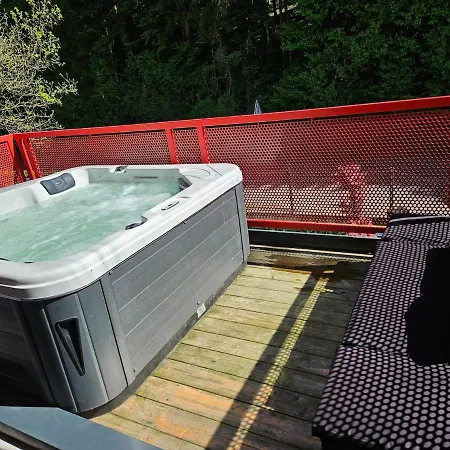 アパート Spacieux Avec Jacuzzi Et Sauna レンバッハ